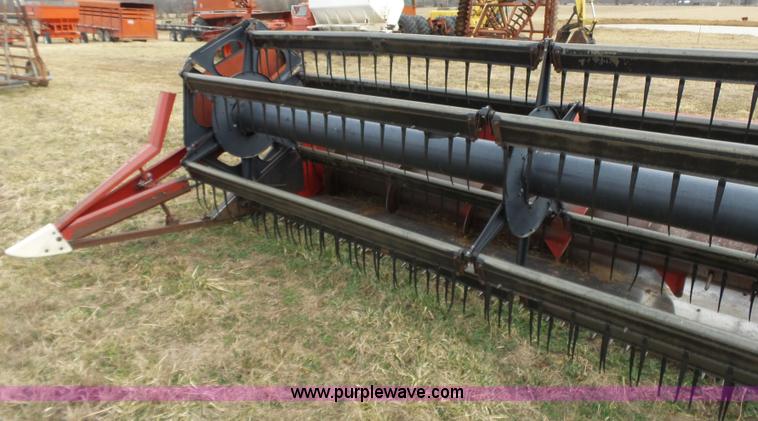 image for item J7678 1979 International 1440 combine