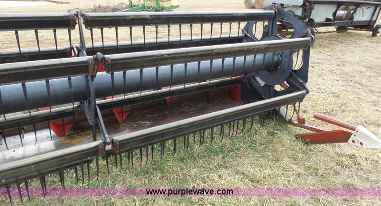 image for item J7678 1979 International 1440 combine