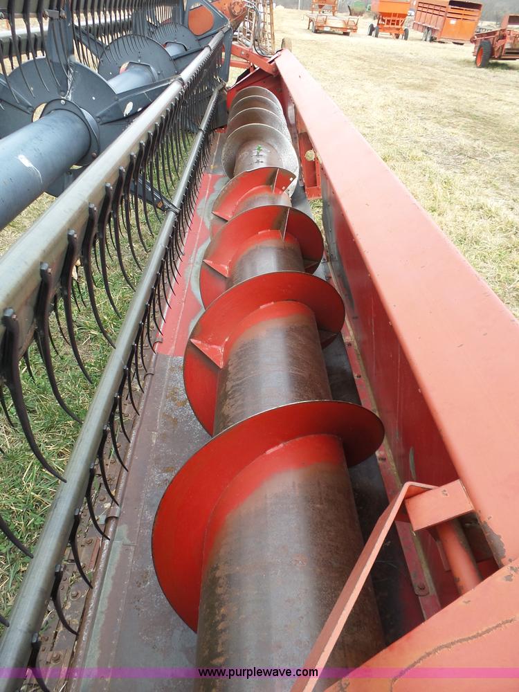 image for item J7678 1979 International 1440 combine