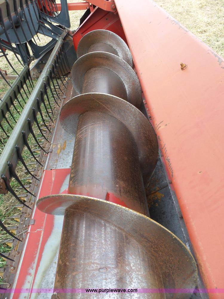 image for item J7678 1979 International 1440 combine