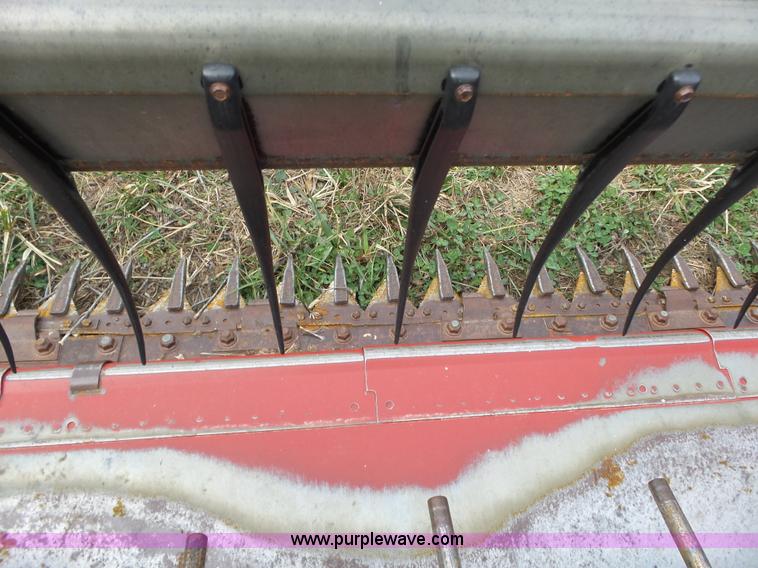 image for item J7678 1979 International 1440 combine