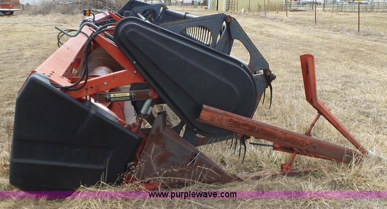 image for item J7678 1979 International 1440 combine