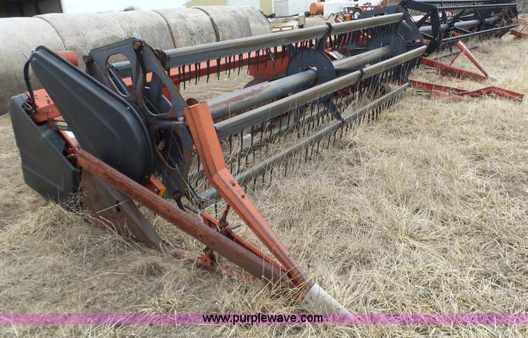image for item J7678 1979 International 1440 combine
