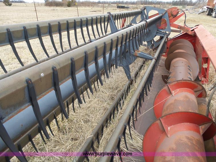 image for item J7678 1979 International 1440 combine