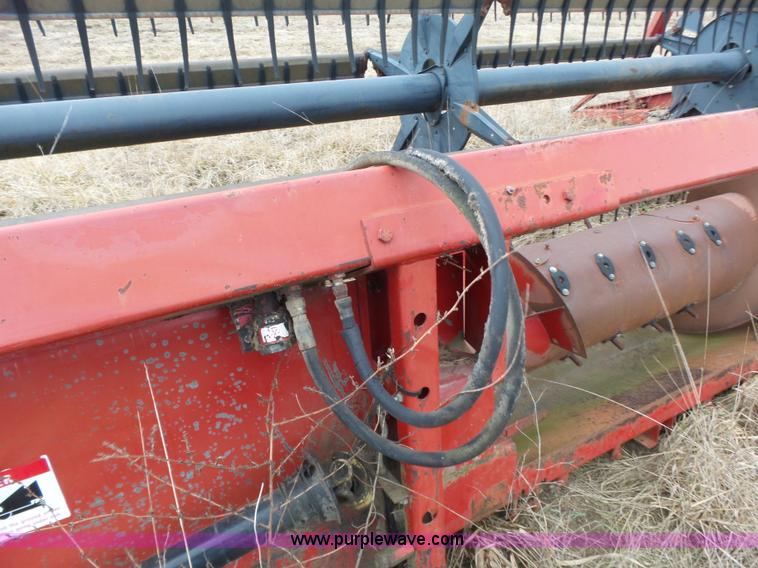 image for item J7678 1979 International 1440 combine