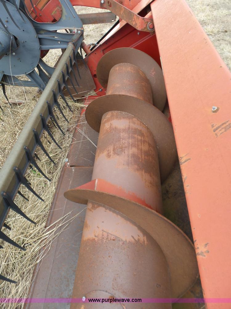 image for item J7678 1979 International 1440 combine