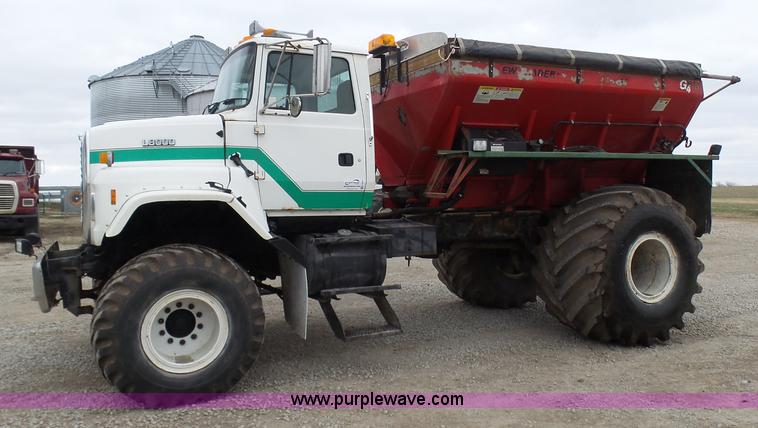 image for item K4274 1996 Ford LN8000 applicator truck