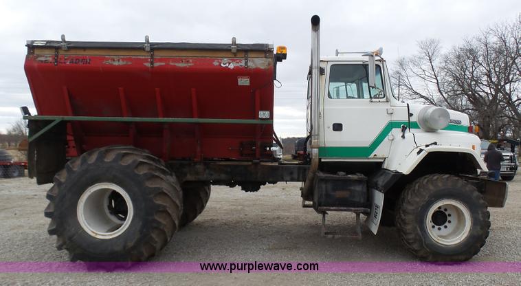 image for item K4274 1996 Ford LN8000 applicator truck