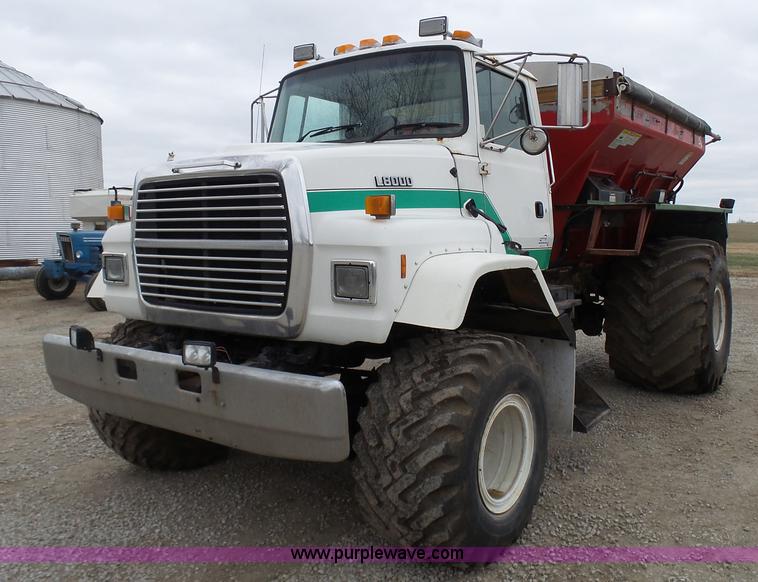 image for item K4274 1996 Ford LN8000 applicator truck