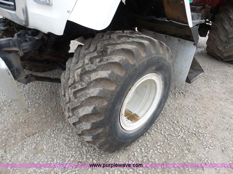 image for item K4274 1996 Ford LN8000 applicator truck