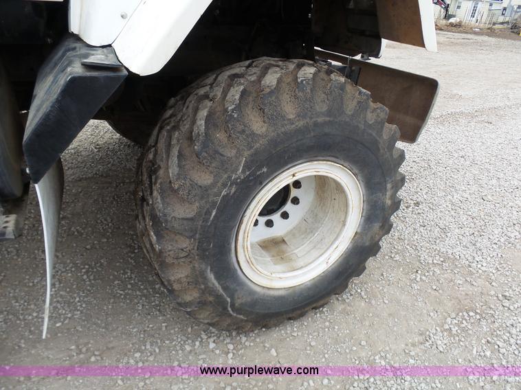 image for item K4274 1996 Ford LN8000 applicator truck