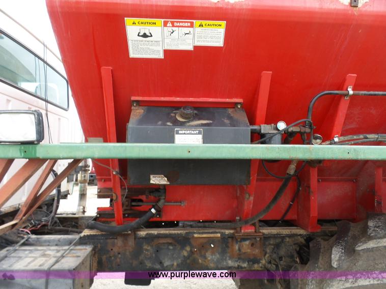 image for item K4274 1996 Ford LN8000 applicator truck