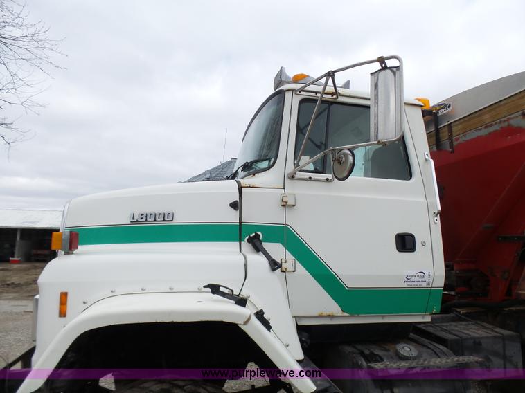 image for item K4274 1996 Ford LN8000 applicator truck