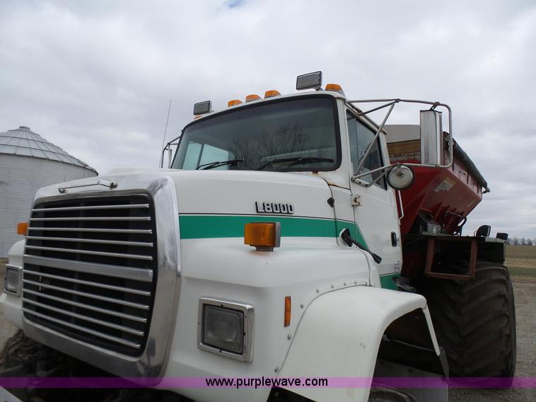 image for item K4274 1996 Ford LN8000 applicator truck
