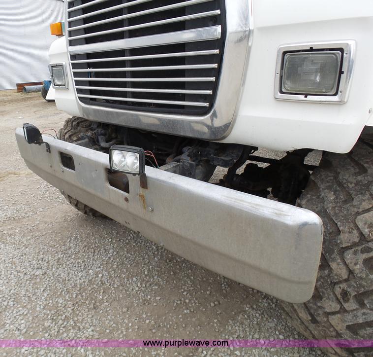 image for item K4274 1996 Ford LN8000 applicator truck