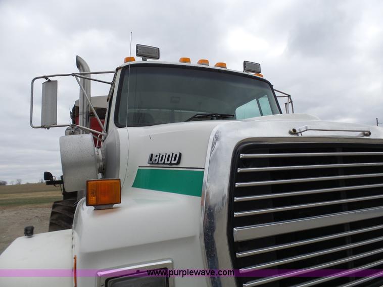 image for item K4274 1996 Ford LN8000 applicator truck