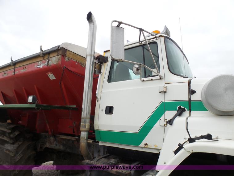 image for item K4274 1996 Ford LN8000 applicator truck