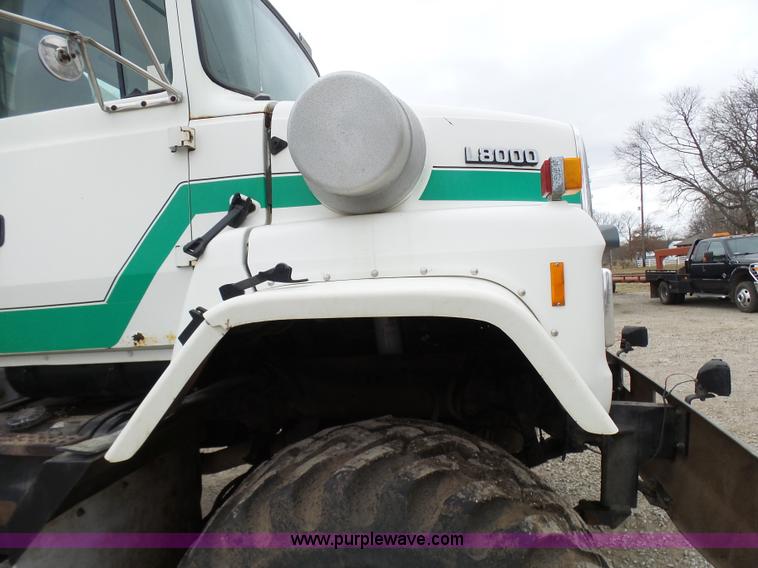 image for item K4274 1996 Ford LN8000 applicator truck