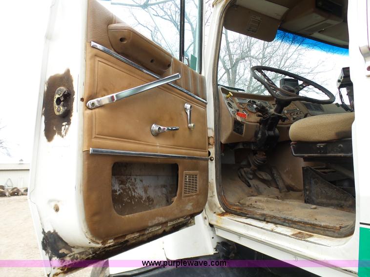 image for item K4274 1996 Ford LN8000 applicator truck