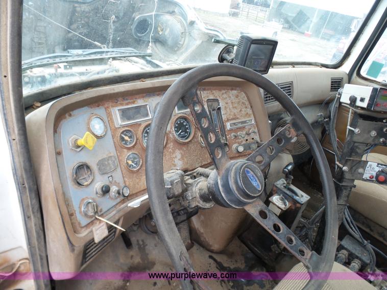 image for item K4274 1996 Ford LN8000 applicator truck