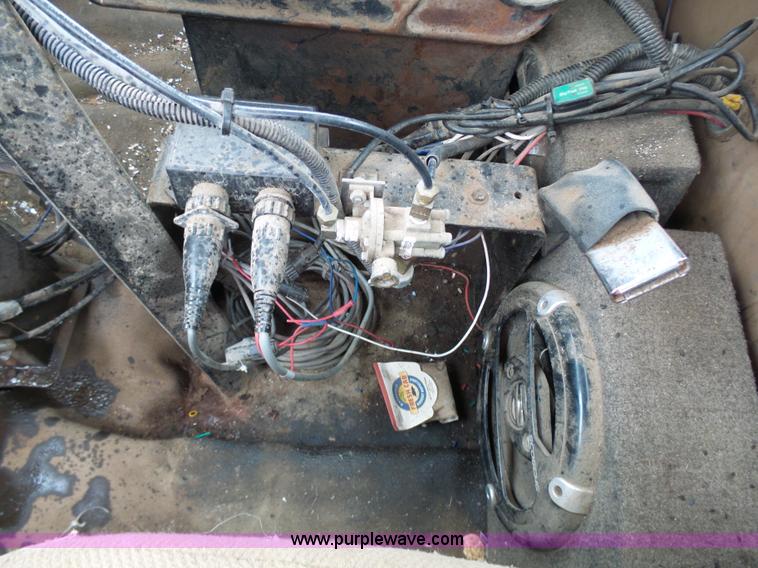 image for item K4274 1996 Ford LN8000 applicator truck