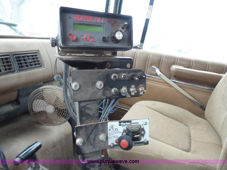 image for item K4274 1996 Ford LN8000 applicator truck