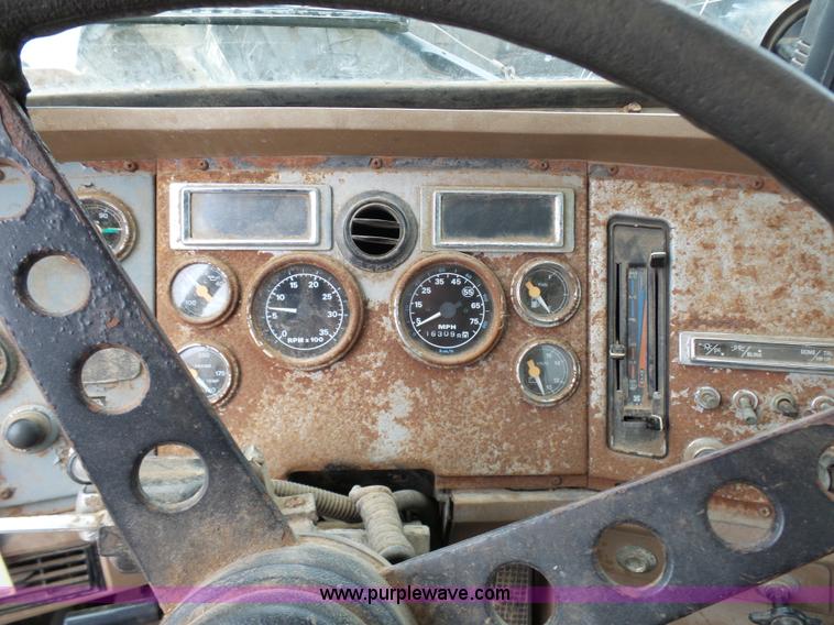 image for item K4274 1996 Ford LN8000 applicator truck