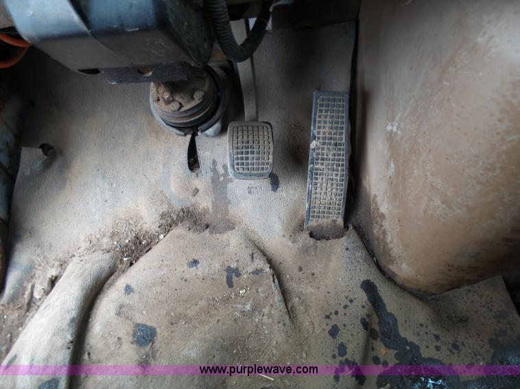 image for item K4274 1996 Ford LN8000 applicator truck