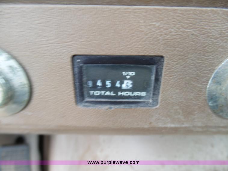 image for item K4274 1996 Ford LN8000 applicator truck