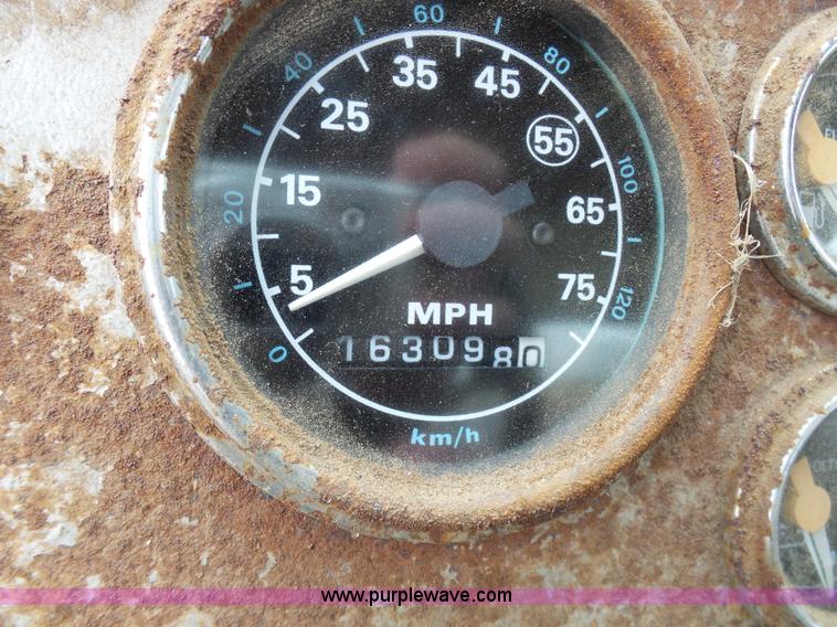 image for item K4274 1996 Ford LN8000 applicator truck