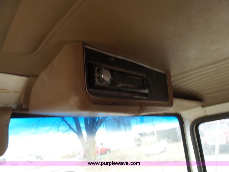 image for item K4274 1996 Ford LN8000 applicator truck