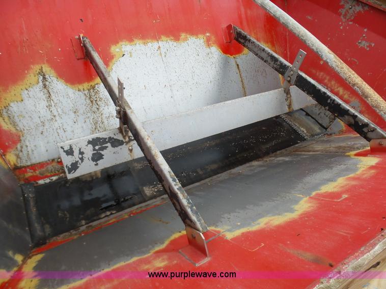 image for item K4274 1996 Ford LN8000 applicator truck