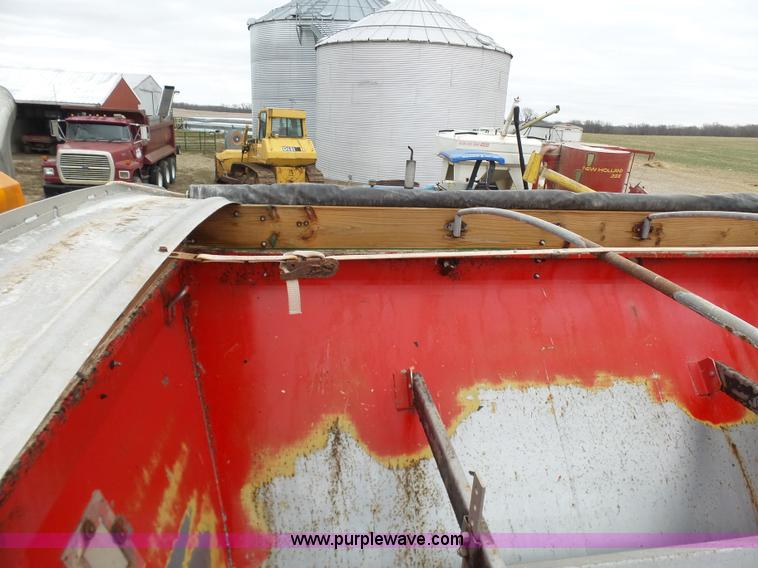 image for item K4274 1996 Ford LN8000 applicator truck