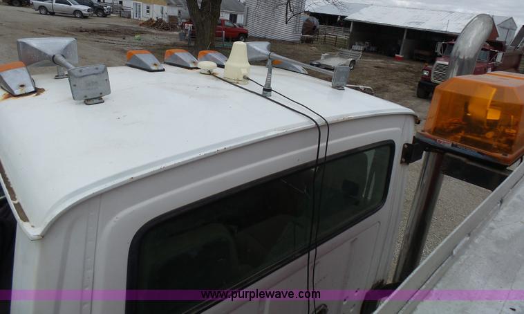 image for item K4274 1996 Ford LN8000 applicator truck