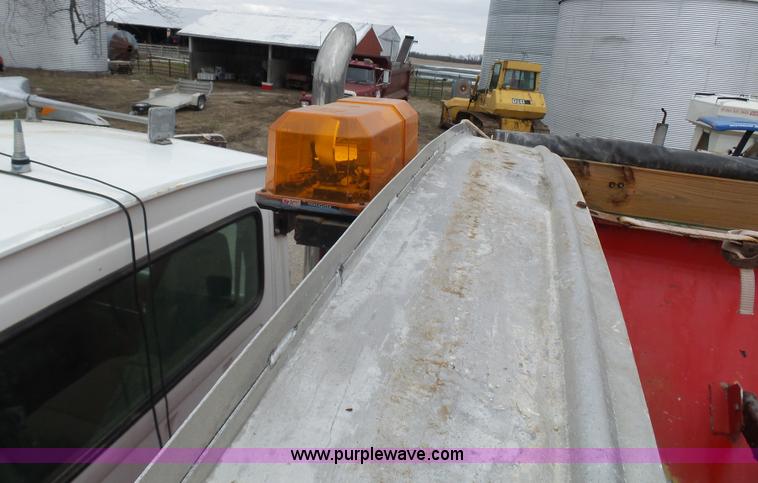 image for item K4274 1996 Ford LN8000 applicator truck