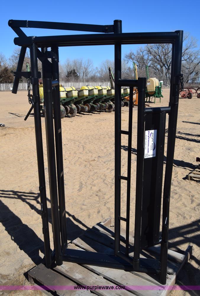 Head gate in Kinsley, KS Item K4347 sold Purple Wave