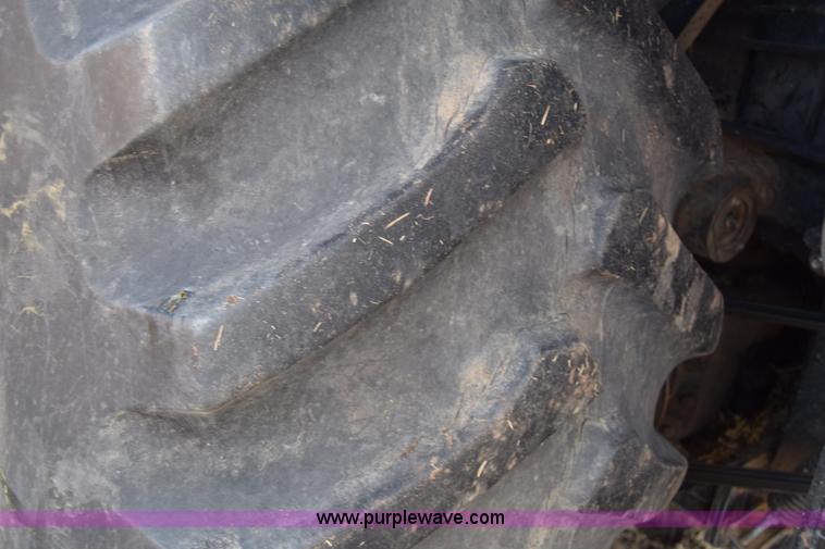 image for item K4406 1994 Gleaner R72 combine