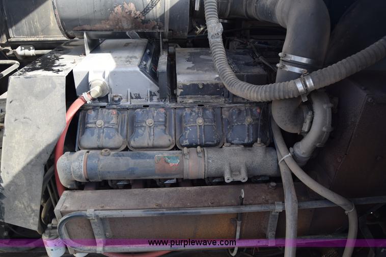 image for item K4406 1994 Gleaner R72 combine