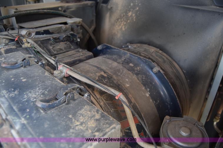 image for item K4406 1994 Gleaner R72 combine