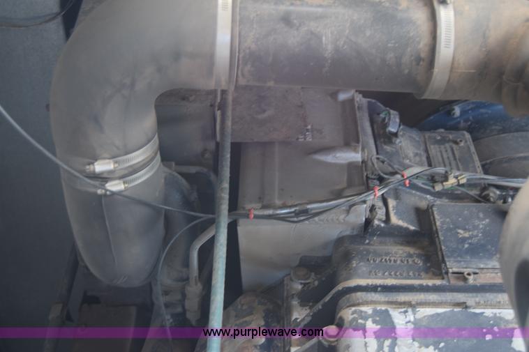 image for item K4406 1994 Gleaner R72 combine