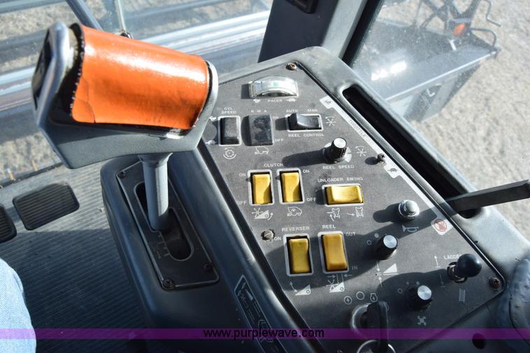 image for item K4406 1994 Gleaner R72 combine