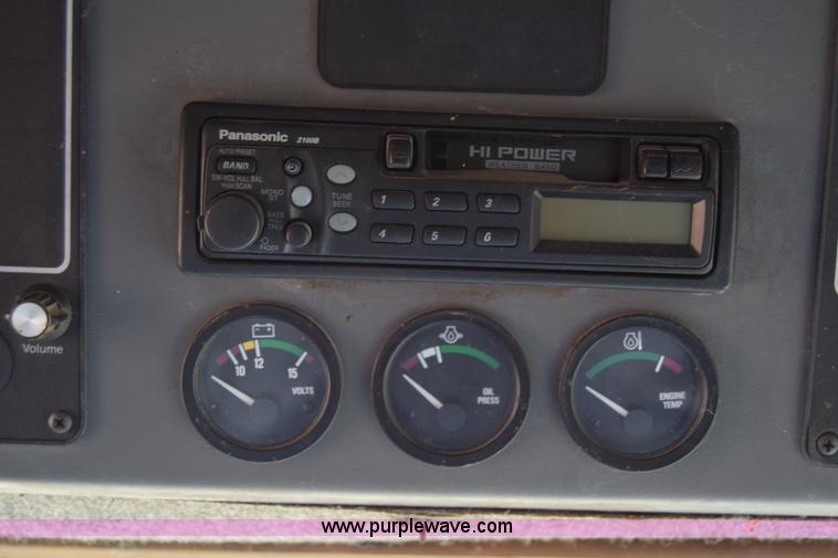 image for item K4406 1994 Gleaner R72 combine