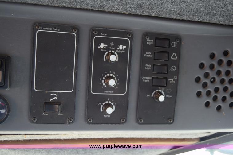 image for item K4406 1994 Gleaner R72 combine