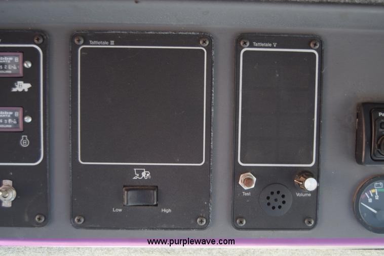 image for item K4406 1994 Gleaner R72 combine