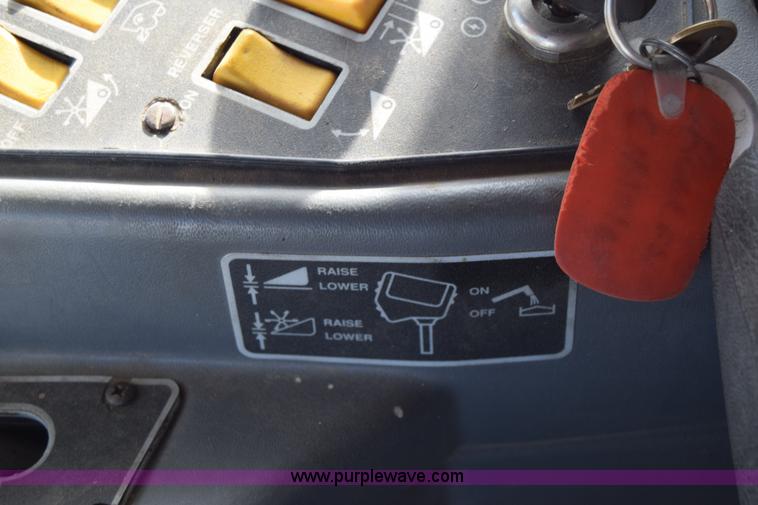 image for item K4406 1994 Gleaner R72 combine