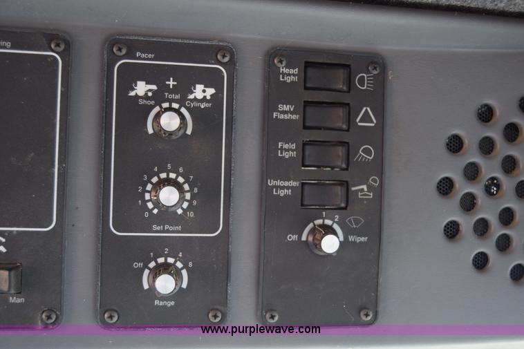 image for item K4406 1994 Gleaner R72 combine