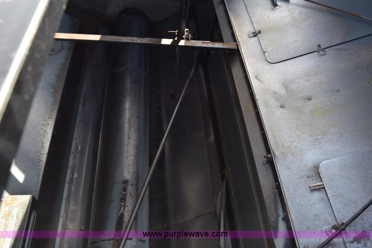 image for item K4406 1994 Gleaner R72 combine