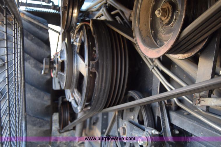 image for item K4406 1994 Gleaner R72 combine