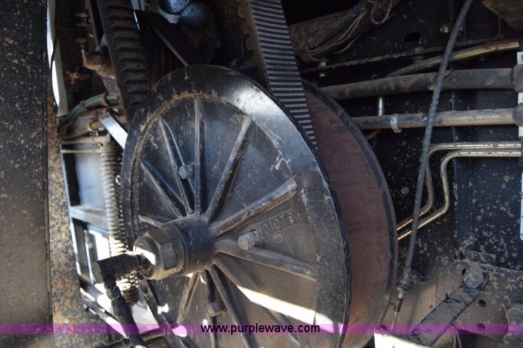 image for item K4406 1994 Gleaner R72 combine