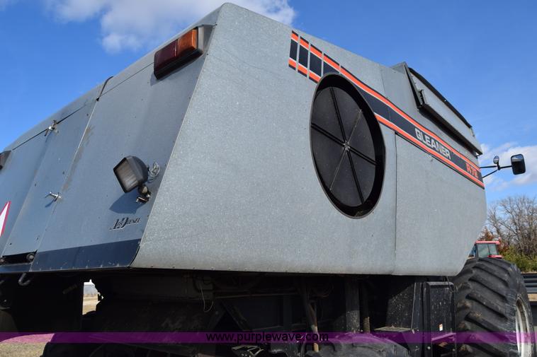 image for item K4406 1994 Gleaner R72 combine